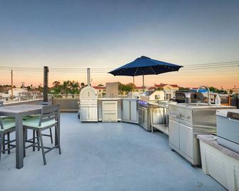 New Luxury Concrete Home Just Minutes Fr - Long Beach - Balcon