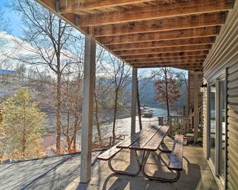 Caryville Home w/ Private Dock & Norris Lake Views - Caryville - Balkon