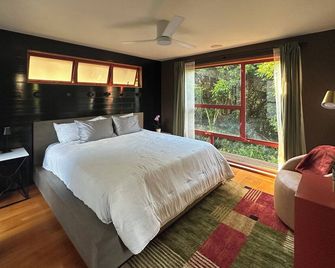 Hanalei Bay View Retreat - An Artistic home overlooking Hanalei Bay - プリンスビル - 寝室