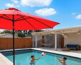 Spectacular 5BR/2.5B Home with Pool and Grill - 16 Guests - Carrollton - Pool