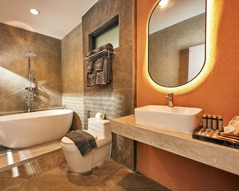 Baan Rai Santisuk - Lom Sak - Baño