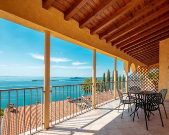 Domina Borgo degli Ulivi - Garda Lake - Gardone Riviera - Balkon