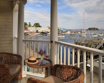 Grand Harbor Inn - Camden - Balcony