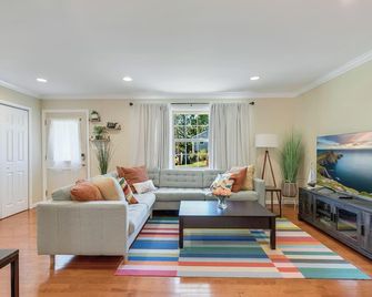Entire Home in Lanham MD - Lanham - Living room
