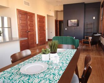 The Exchange 21 | Historic Bldg, 1 Bed, Dwntwn - Winona - Sala pranzo