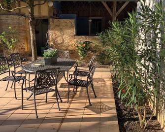 Majellon - Bourrouillan - Patio
