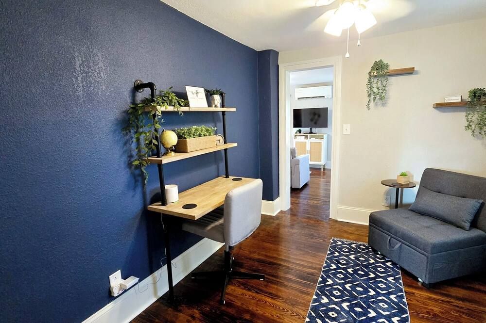Historic Cozy Apartment 1 Bedroom In Peaceful Boonville - Boonville - Вітальня