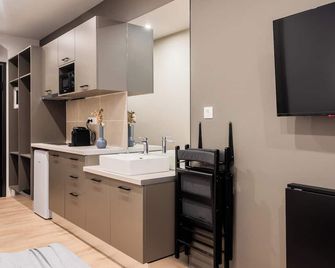 Wyz Museum By Upstreet - Athens - Kitchen