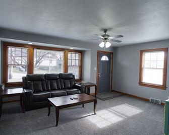 Cozy Bungalo - Springfield - Salon