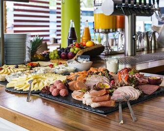 Radlon Fahrrad-Komfort-Hotel - Waren - Buffet