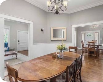 Beautiful Home in Historic Downtown Clinton - Clinton - Comedor