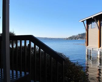 Private Waterfront Cabin on Lake Washington - Renton