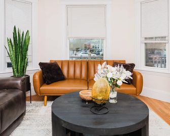 76 Carruth - 4BR Cozy and Lovely Apt - Boston - Living room