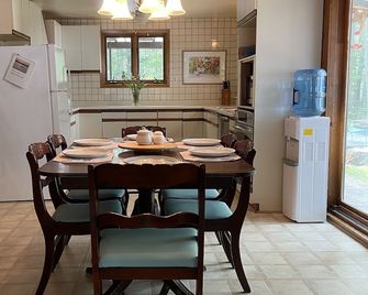 Muskoka Memories - Washago, Ontario - Washago - Dining room