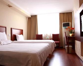 Greentree Inn Jiangsu Huaian Chuzhou Avenue Business Hotel - Huai'an - Bedroom
