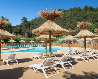 Camping Château de l'Hom - Les Plantiers - Piscina