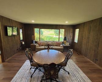 Spacious Ranch blocks away from downtown McHenry - McHenry