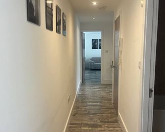 2 Bed - Sleeps 4 - Free Parking - Manchester - Couloir