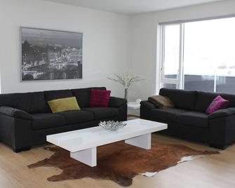 Akureyri - beautiful, fully equipped with mountain views - Akureyri - Sala de estar