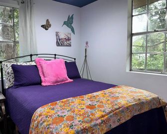 Artsy 2br, Near Fsu & Downtown - Tallahassee - Bedroom