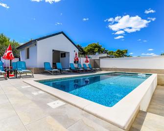 Apartments Villa Niko - Trogir - Πισίνα