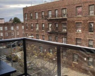 Modern condo within Epicenter of Brooklyn - Brooklyn - Balcón