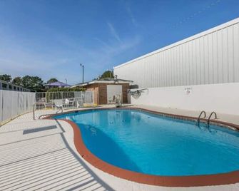 2 Full Beds | Kitchen - Dothan - Bazén