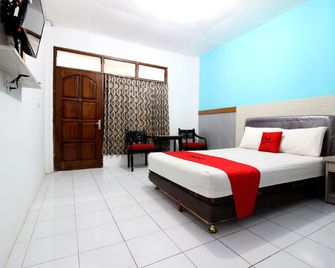 RedDoorz Plus Syariah near Lempuyangan Station 3 - Yogyakarta