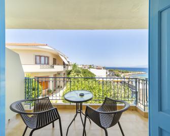 Agia Markella - Vrontádos - Balcón