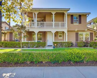 Family-Friendly Camarillo Home with Access to Pools! - Camarillo - Building