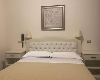 Hotel Ariella - Milano Marittima - Bedroom