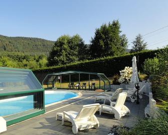 Gîte \'Le Clos du Mapré\' with Pool- Spa-Hammam, 3 bedrooms - Le Ménil - Piscina