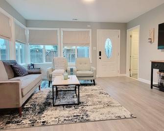 5 minutes to Downtown Livermore - Cozy home - Livermore - Sala de estar