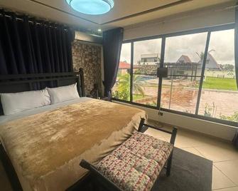 First floor room with small living room and kitchenette - Alto Boquete