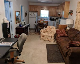 ★ Byron Bungalow ★ Cozy Quiet ∣ Near I-75 & Amazon - Byron - Huiskamer