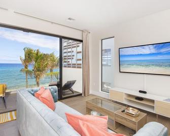 Silver Reef 2 Oceanfront Condo - North Side - Living room