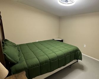 Room #3 - sleeps 2 located just 20 mins from the heart of downtown Waxahachie - Forreston - Sypialnia