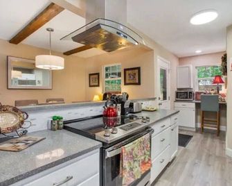 Grapevine House ! New Remodel,TCU close by - Grapevine - Kitchen