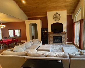 Perfect Pike's peak basecamp location & spacious luxury for active family/group - Cascade-Chipita Park - Sala de estar