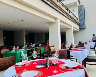 Staybridge Golfview Suites - Gaborone - Restaurace