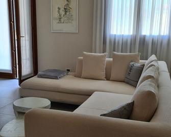 Casa Andrea Palladio - Equipped With Every Comfort. (Cir 024067-Loc-00004) - Bolzano Vicentino - Sala de estar