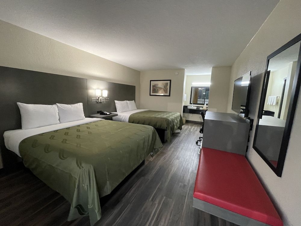 Dreamland Inn - Marion - Bedroom
