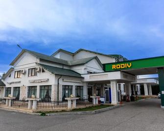 Hotel Rodiv - Găeşti - Building