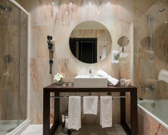 Sallés Hotel Málaga Centro - Málaga - Bathroom