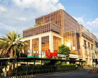 Azure Urban Resort staycation - Manila - Building