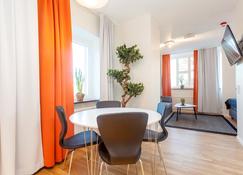 Apartdirect Solna - Solna - Dining room