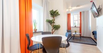 Apartdirect Solna - Solna - Dining room