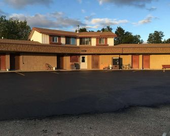 Tarragon Motel - Marinette - Building
