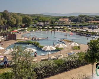 Hotiday Lodge Castiglione - Castiglione della Pescaia - Piscina