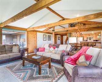 Golf Creek 31 - Moose - Living room